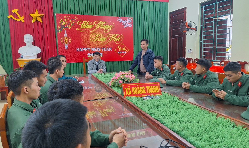 UBND xã Hoàng Thanh đón 12 quân nhân xuất ngũ trở về địa phương