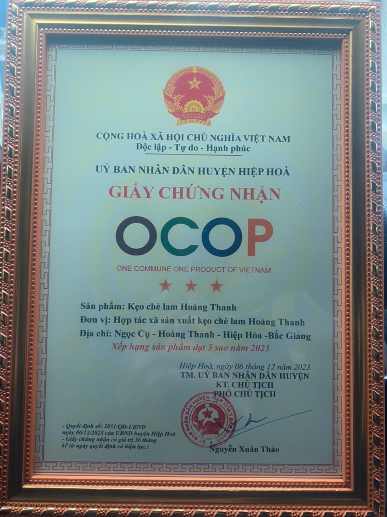Kẹo chè lam, thôn Ngọc Cụ, xã Hoàng Thanh, huyện Hiệp Hòa, tỉnh Bắc Giang được công nhận là sản...
