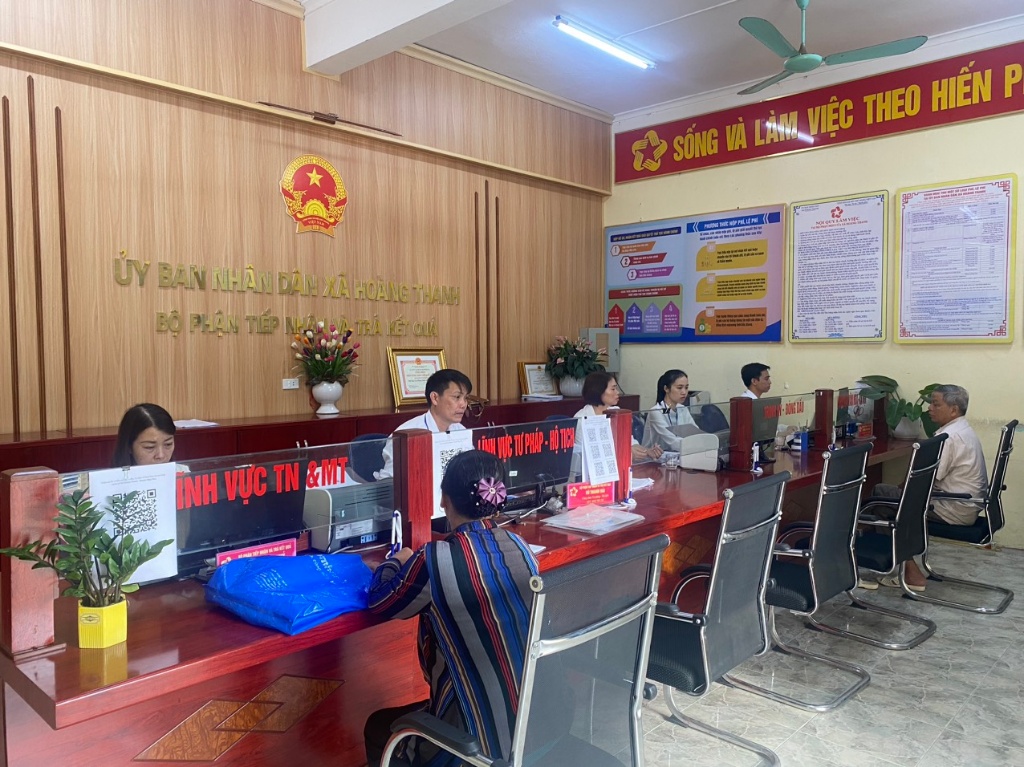 Thông báo phân công lịch trực của cán bộ, công chức xã Hoàng Thanh trong dịp nghỉ lễ 30/4 và...|https://hoangthanh.hiephoa.bacgiang.gov.vn/vi_VN/chi-tiet-tin-tuc/-/asset_publisher/M0UUAFstbTMq/content/thong-bao-phan-cong-lich-truc-cua-can-bo-cong-chuc-xa-hoang-thanh-trong-dip-nghi-le-30-4-va-01-5-2024
